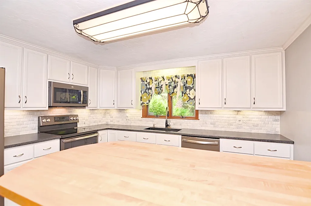 159 Plains Road Andover NH 03216
