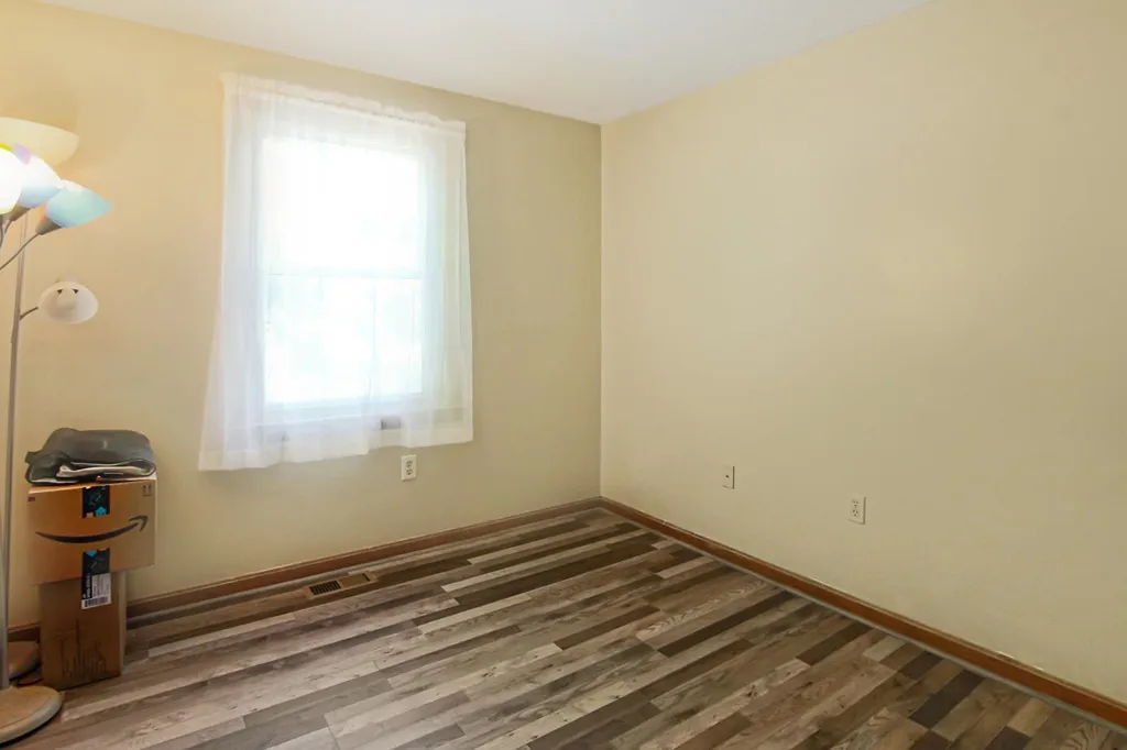 4 Pell Avenue Nashua NH 03060