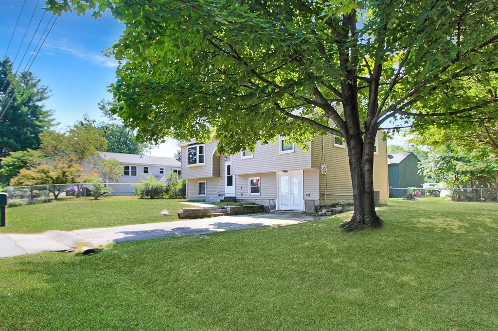 4 Pell Avenue Nashua NH 03060