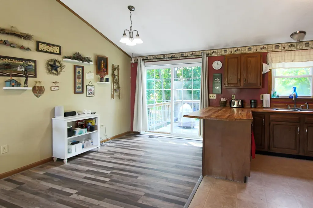 4 Pell Avenue Nashua NH 03060