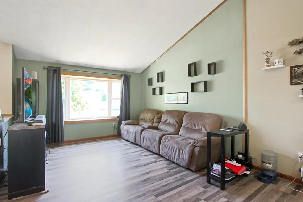 4 Pell Avenue Nashua NH 03060