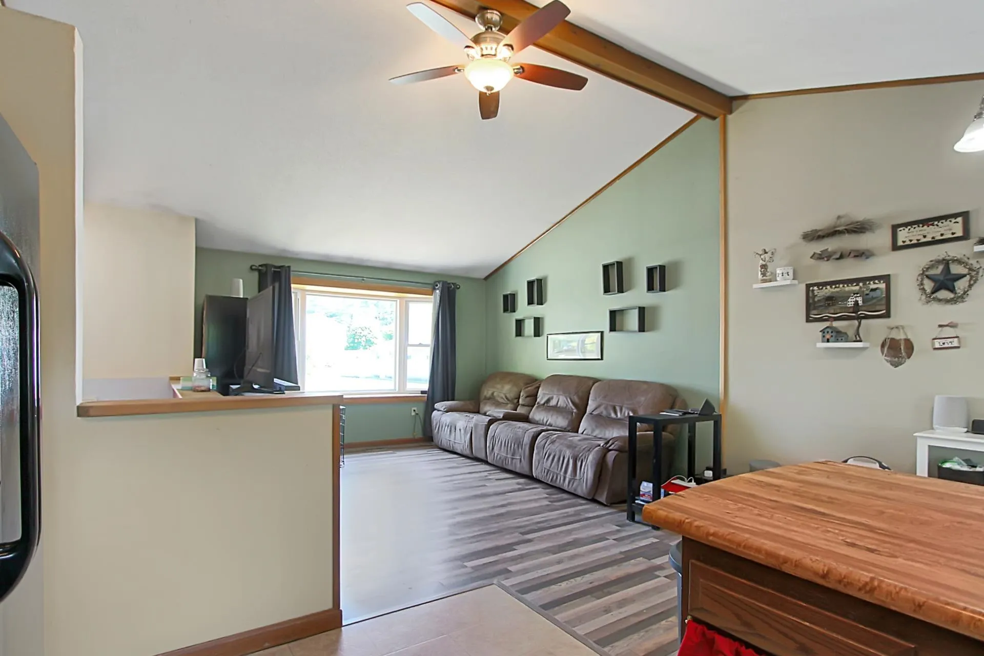 4 Pell Avenue Nashua NH 03060