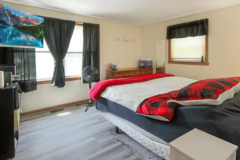 4 Pell Avenue Nashua NH 03060