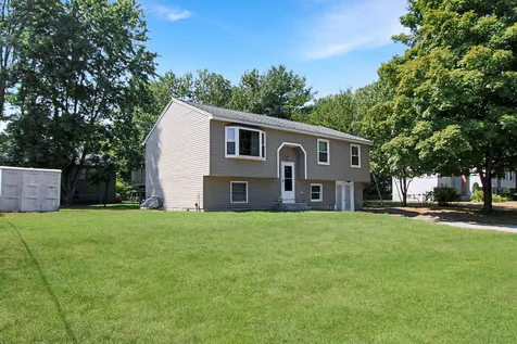 4 Pell Avenue Nashua NH 03060