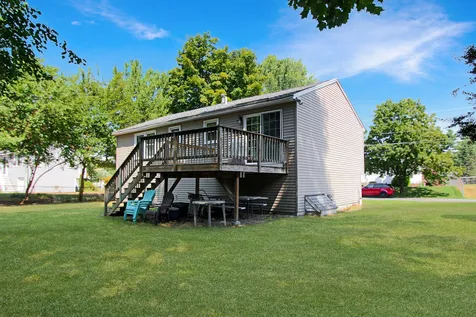 4 Pell Avenue Nashua NH 03060