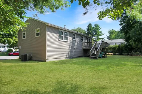 4 Pell Avenue Nashua NH 03060