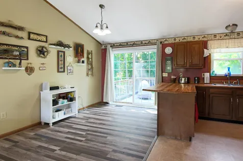 4 Pell Avenue Nashua NH 03060
