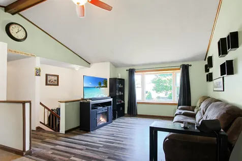 4 Pell Avenue Nashua NH 03060