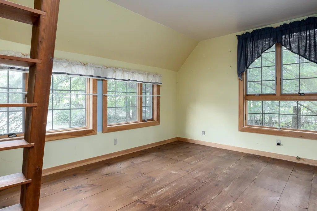 74 Thornton Road New Boston NH 03070