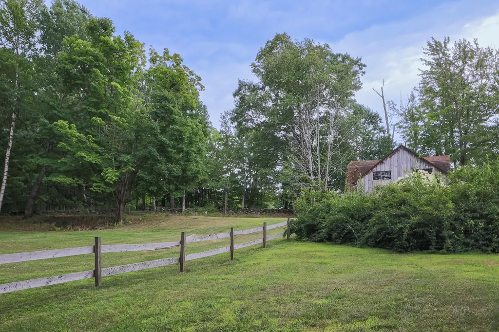 74 Thornton Road New Boston NH 03070