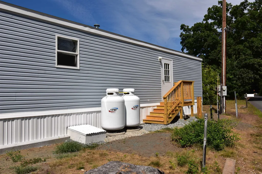 2 Friendship Drive Salem NH 03079