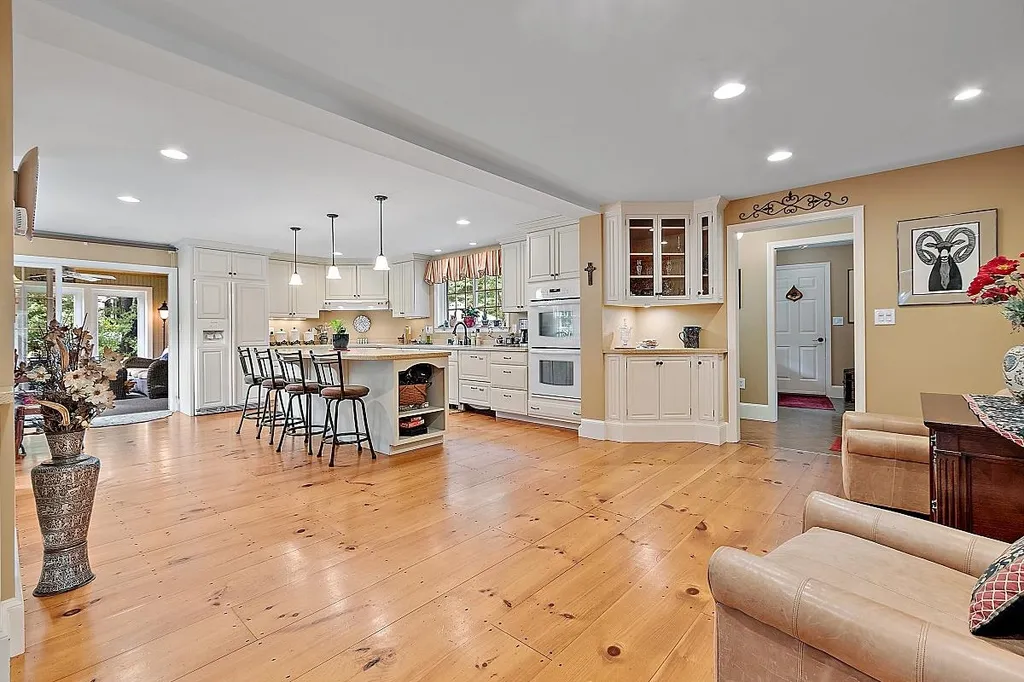49 Dickinson Road Keene NH 03431