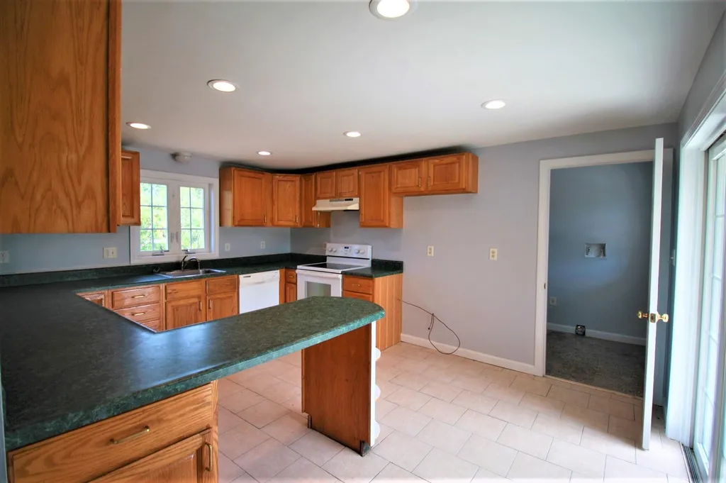 97 Range Road Windham NH 03087