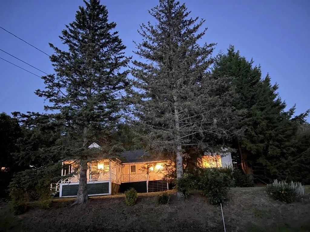 2 Brooks Circle Hebron NH 03241