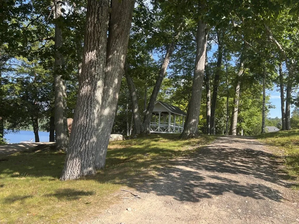 2 Brooks Circle Hebron NH 03241