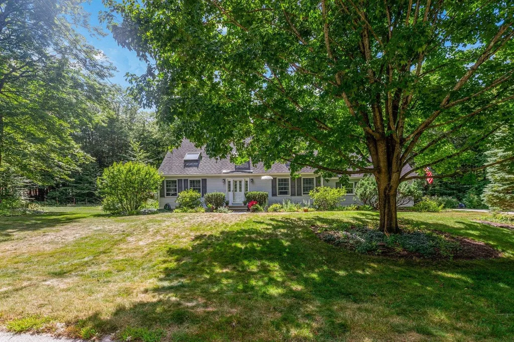 16 Picard Road Peterborough NH 03458