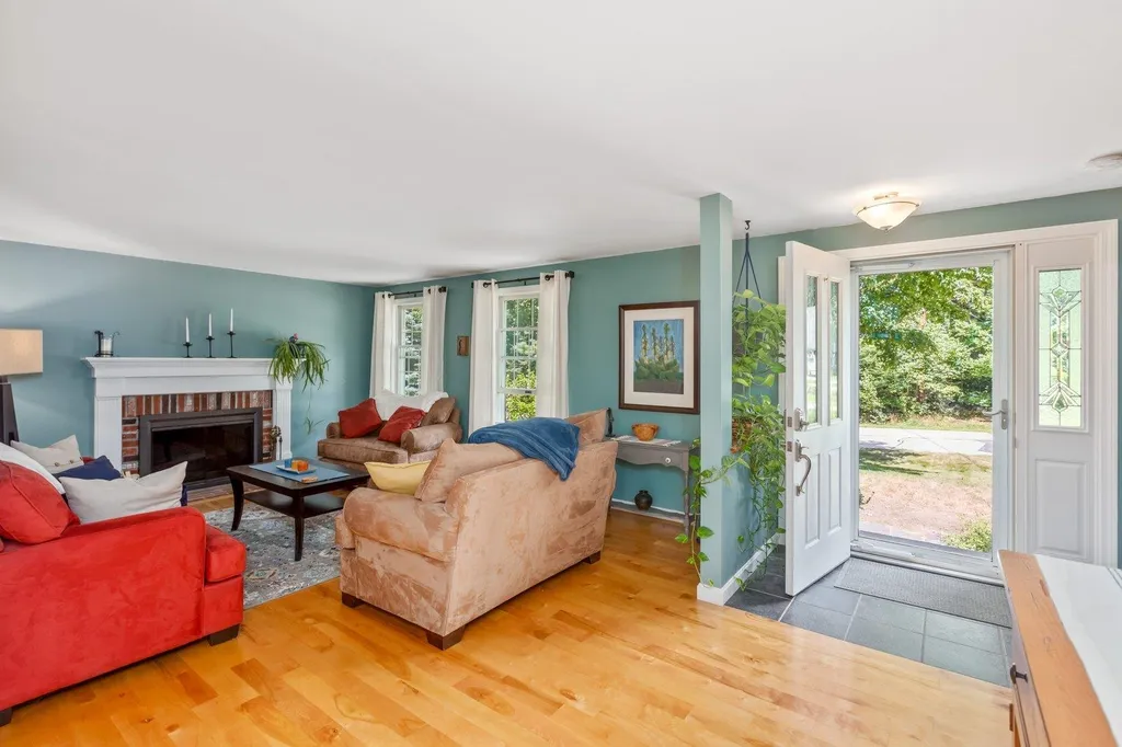 16 Picard Road Peterborough NH 03458