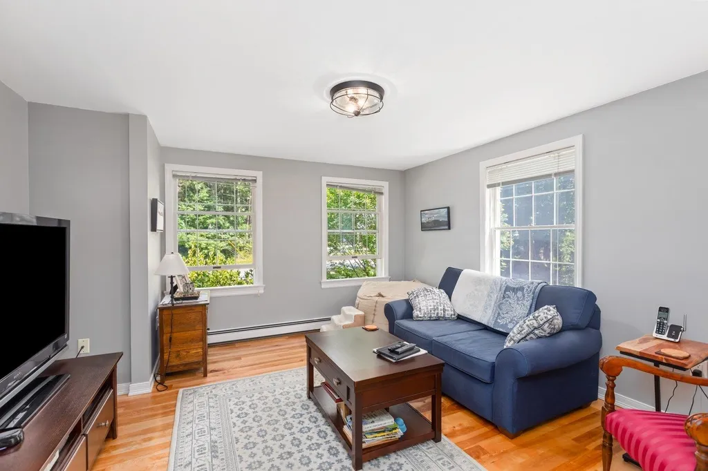16 Picard Road Peterborough NH 03458
