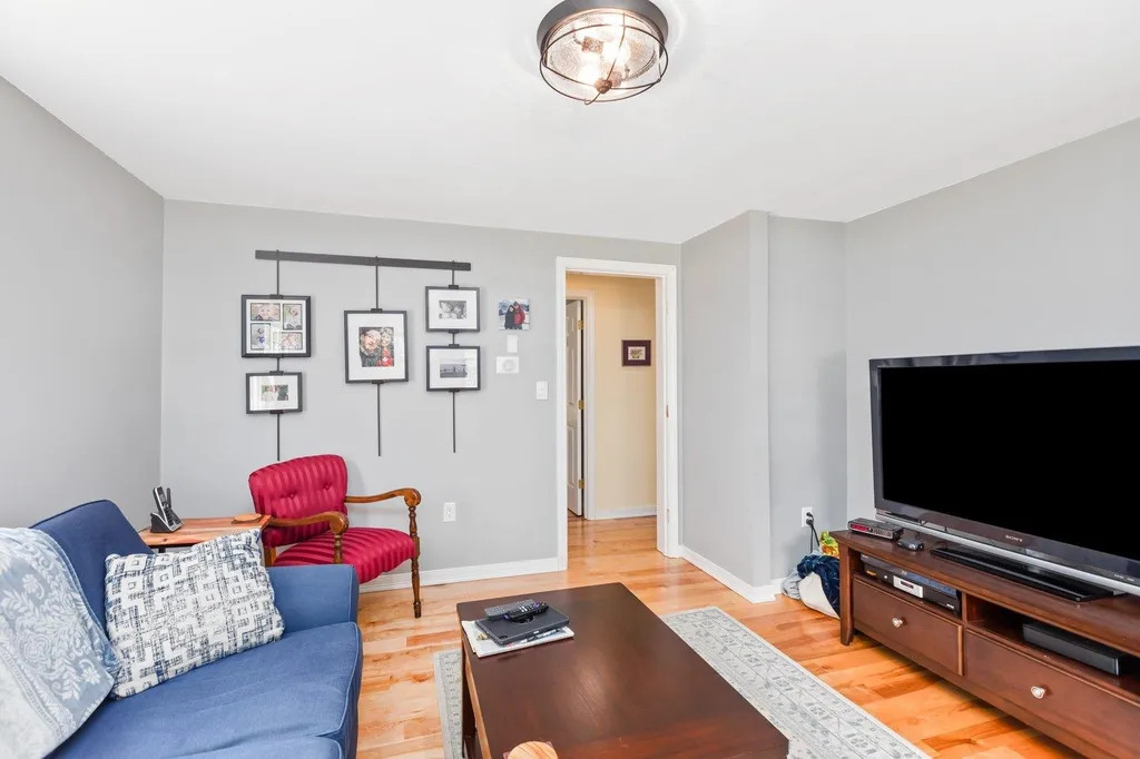 16 Picard Road Peterborough NH 03458
