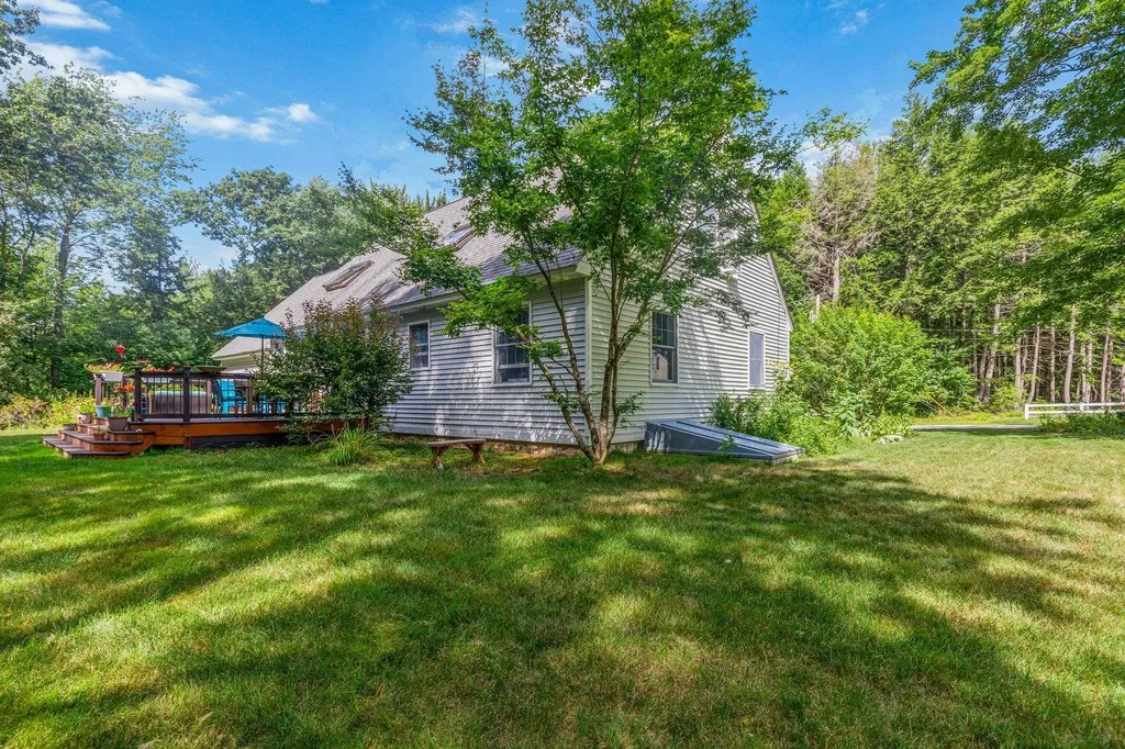 16 Picard Road Peterborough NH 03458