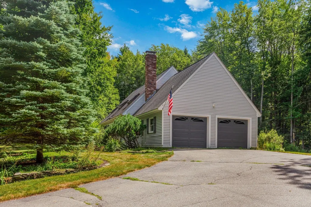 16 Picard Road Peterborough NH 03458