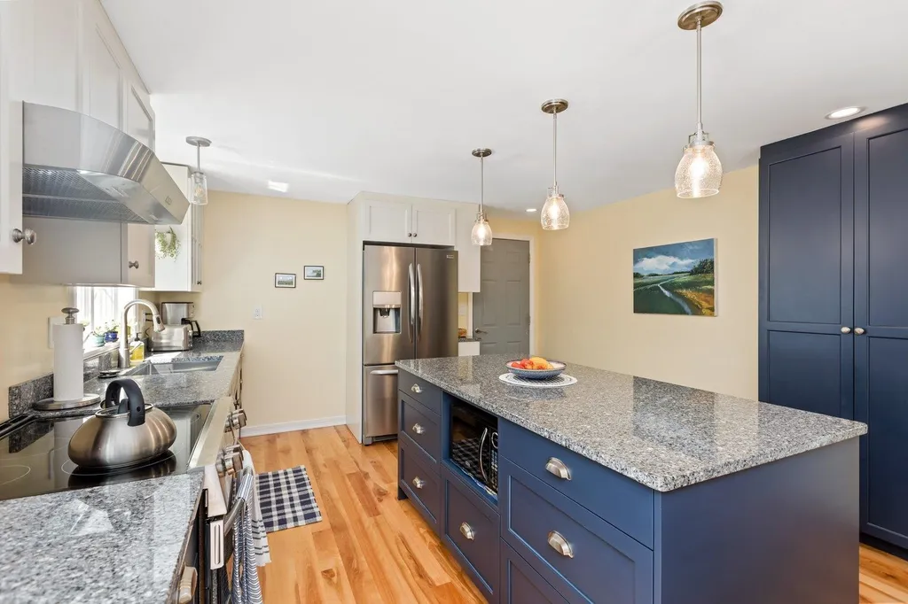 16 Picard Road Peterborough NH 03458