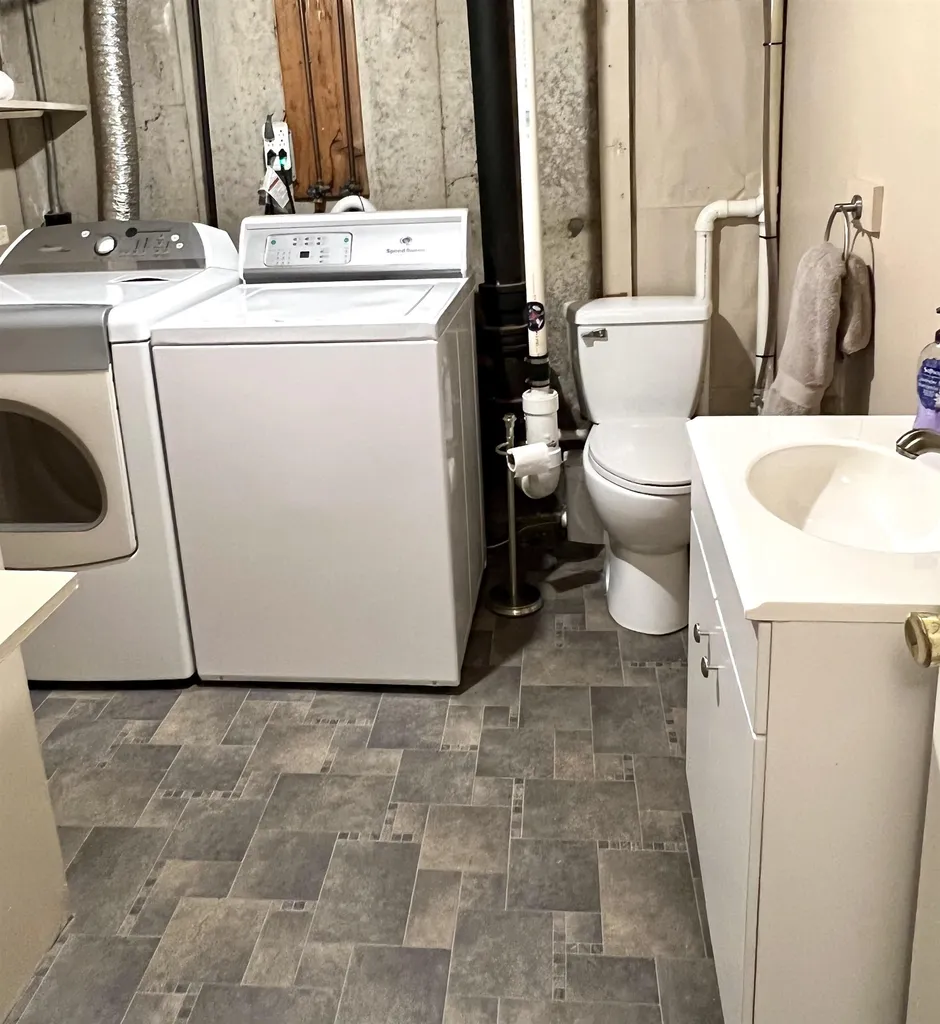 43 Vespa Lane Nashua NH 03064