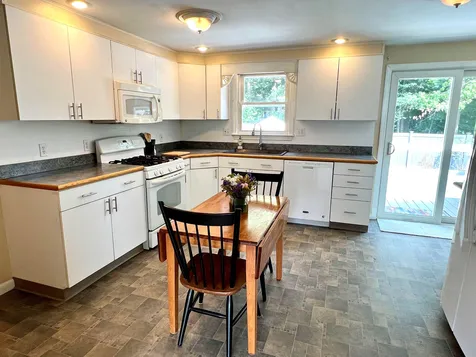 43 Vespa Lane Nashua NH 03064
