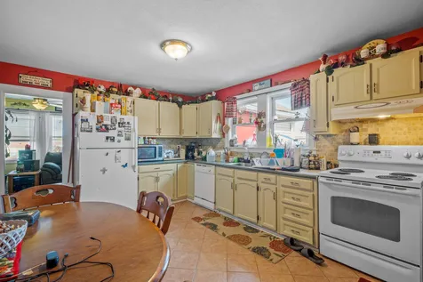 94 S Maple Street Manchester NH 03103