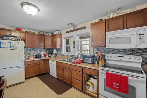 94 S Maple Street Manchester NH 03103