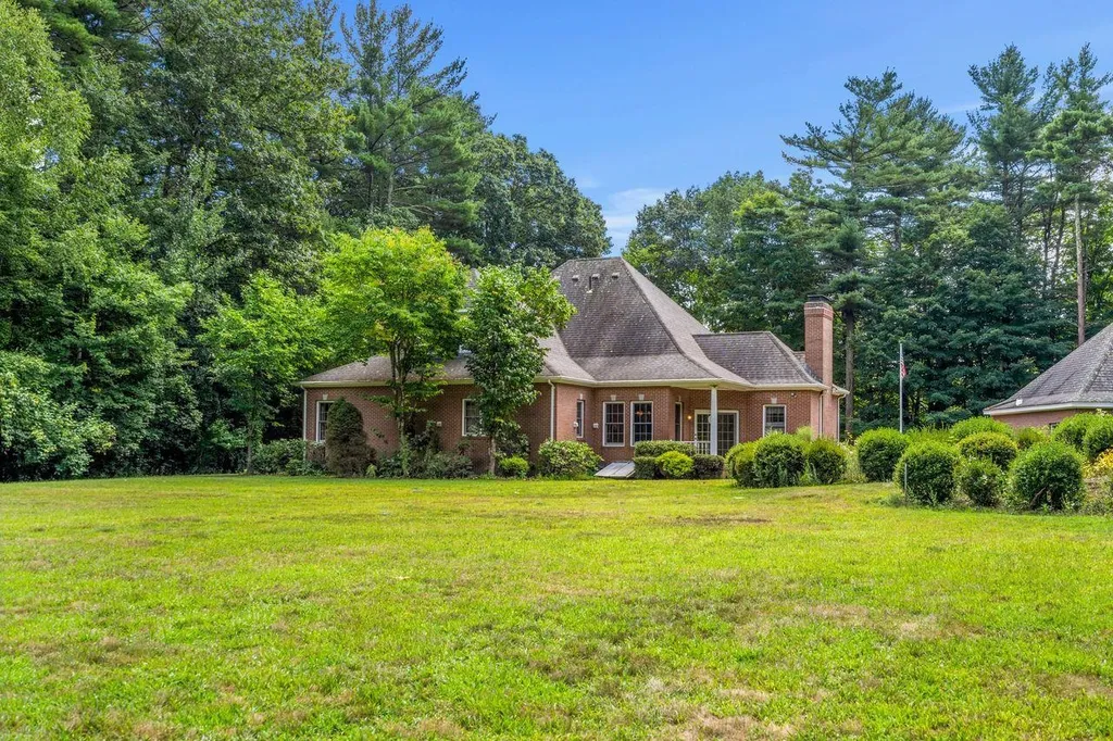 106 Mill Road North Hampton NH 03862