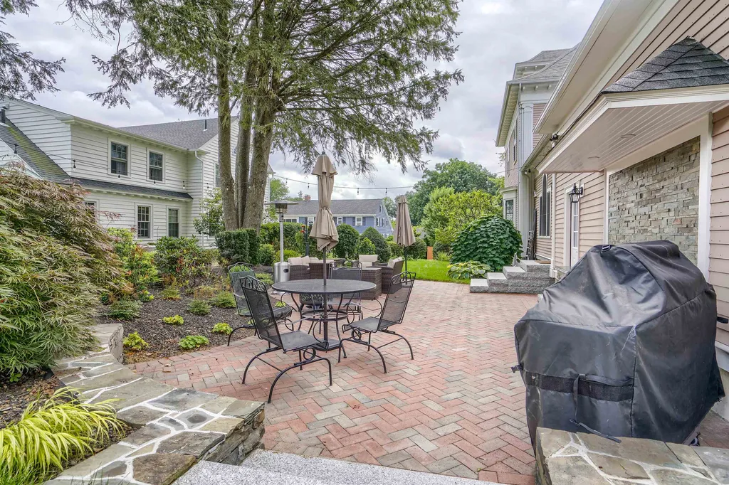 48 Carpenter Street Manchester NH 03104