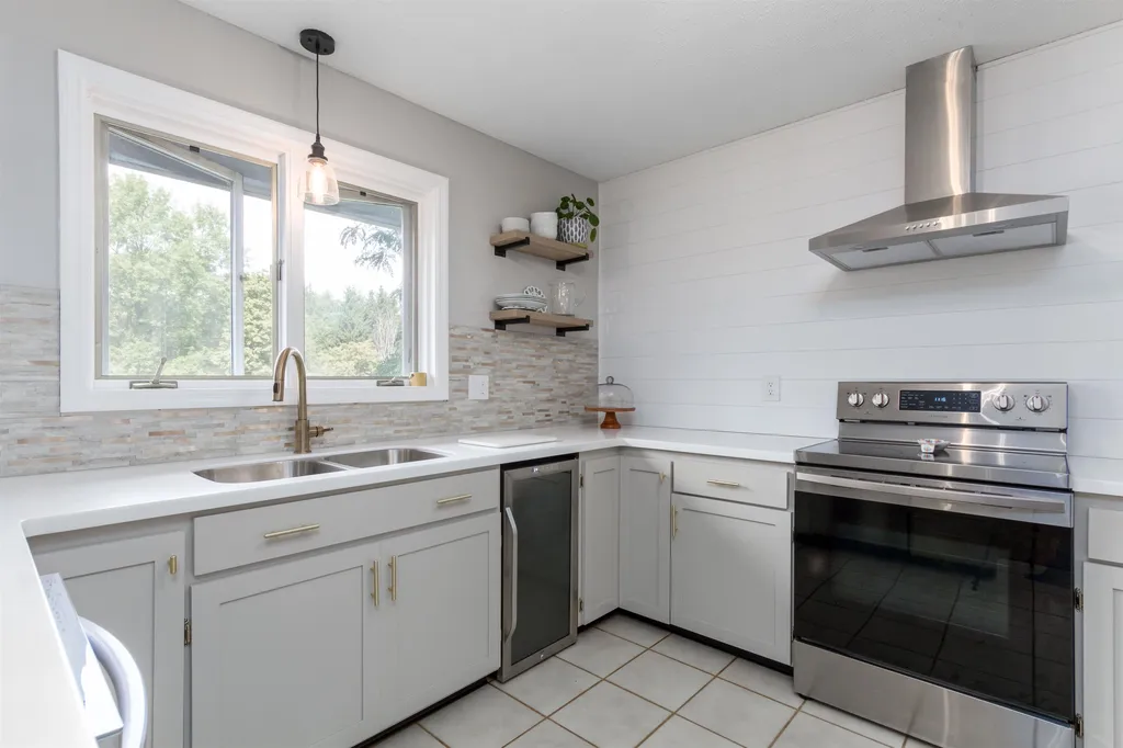 63 Harvest Lane Shelburne VT 05482