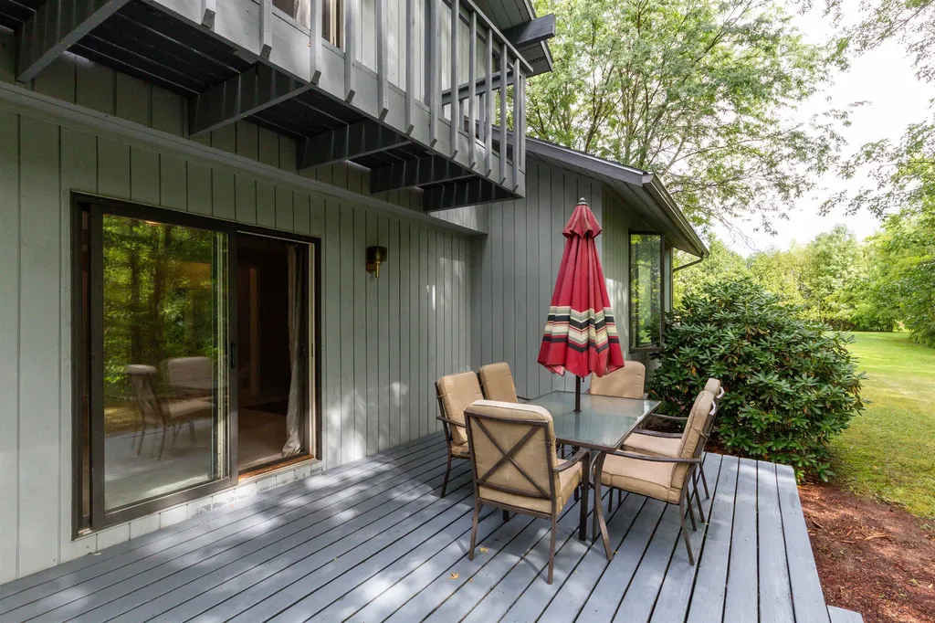 63 Harvest Lane Shelburne VT 05482