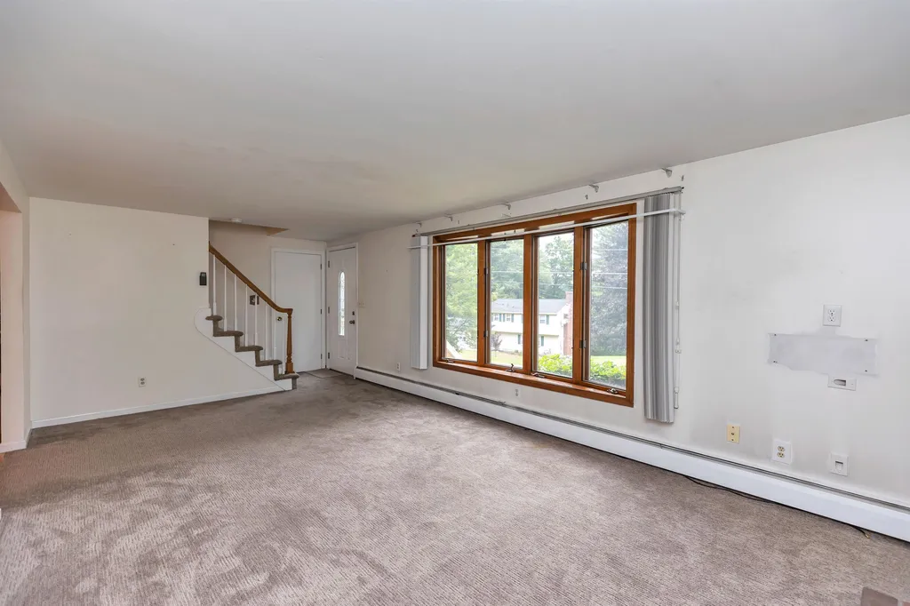 28 Jo Ellen Drive Merrimack NH 03054