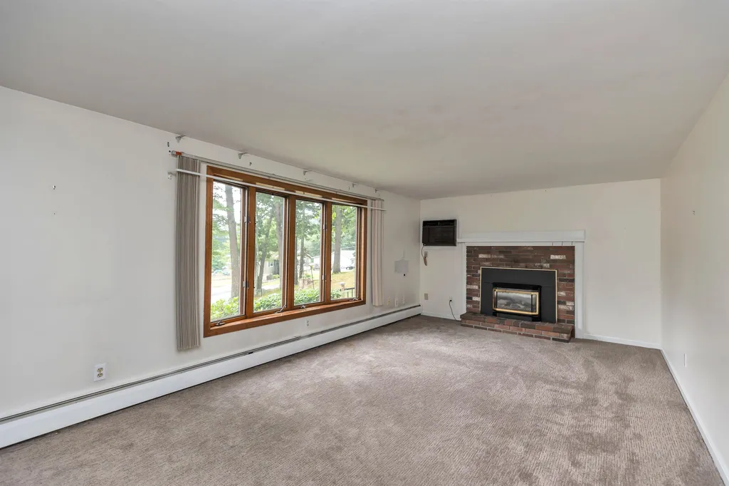 28 Jo Ellen Drive Merrimack NH 03054