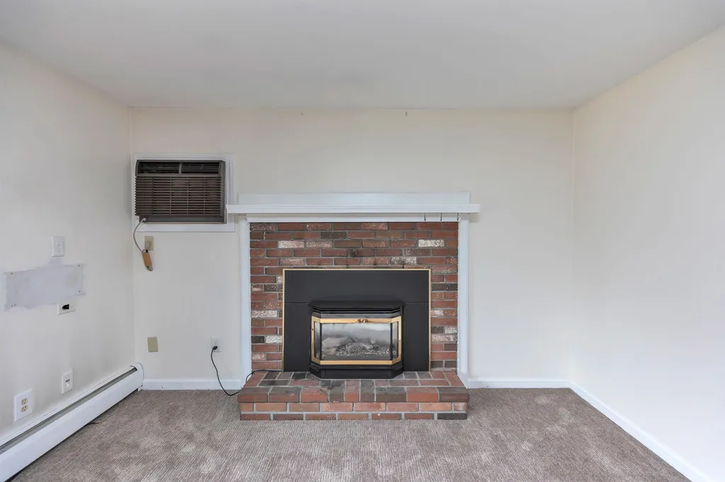 28 Jo Ellen Drive Merrimack NH 03054