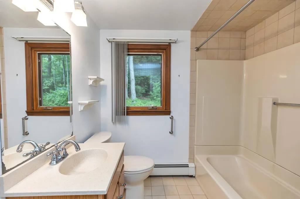 28 Jo Ellen Drive Merrimack NH 03054