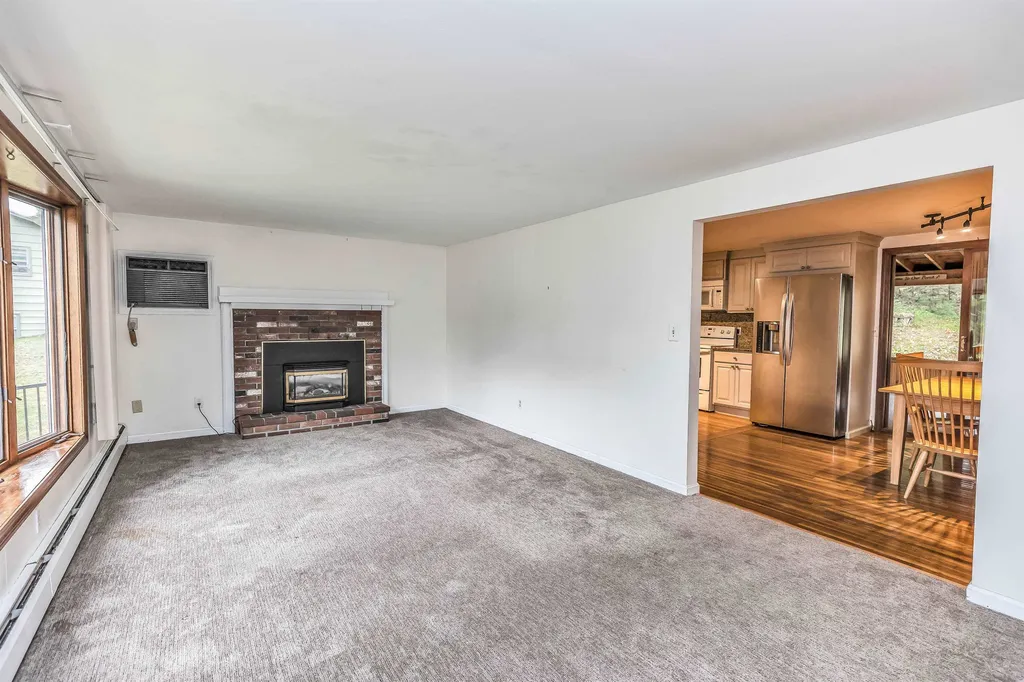 28 Jo Ellen Drive Merrimack NH 03054