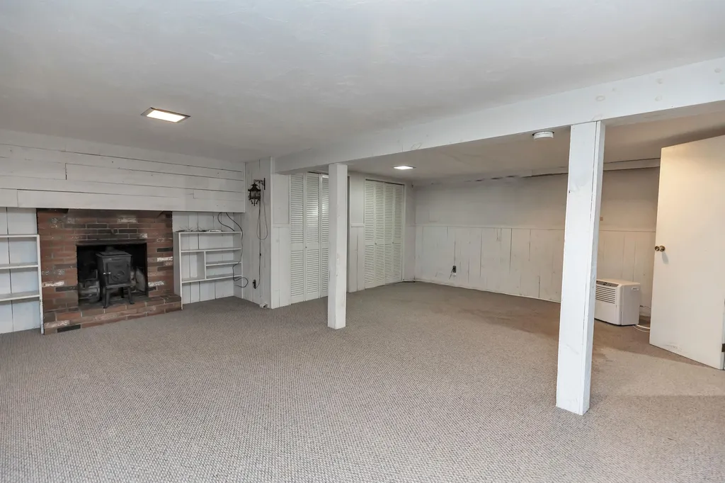 28 Jo Ellen Drive Merrimack NH 03054