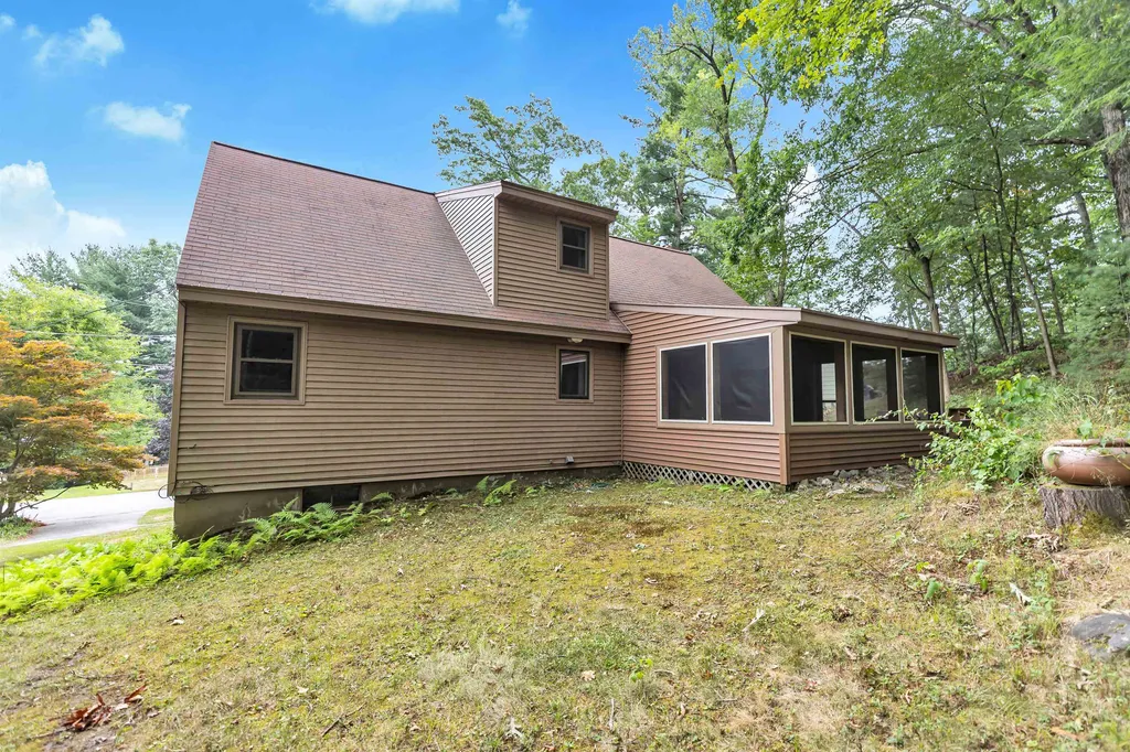 28 Jo Ellen Drive Merrimack NH 03054