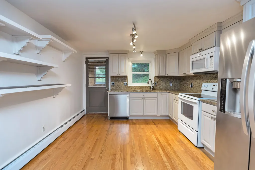 28 Jo Ellen Drive Merrimack NH 03054