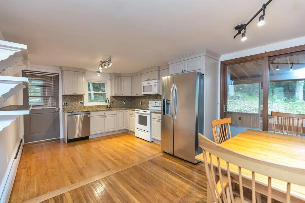 28 Jo Ellen Drive Merrimack NH 03054