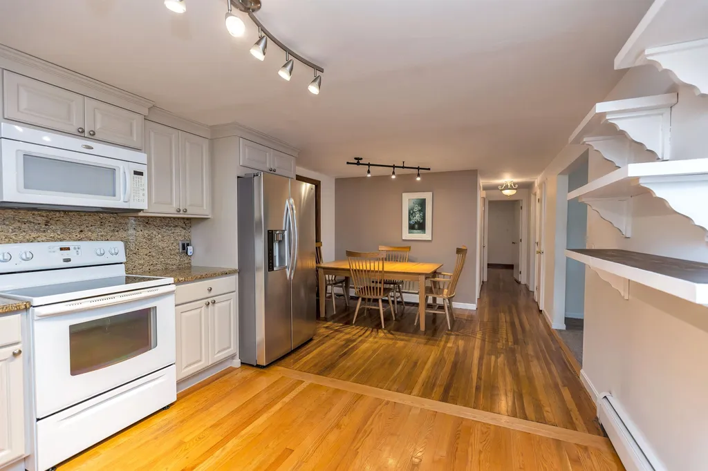28 Jo Ellen Drive Merrimack NH 03054