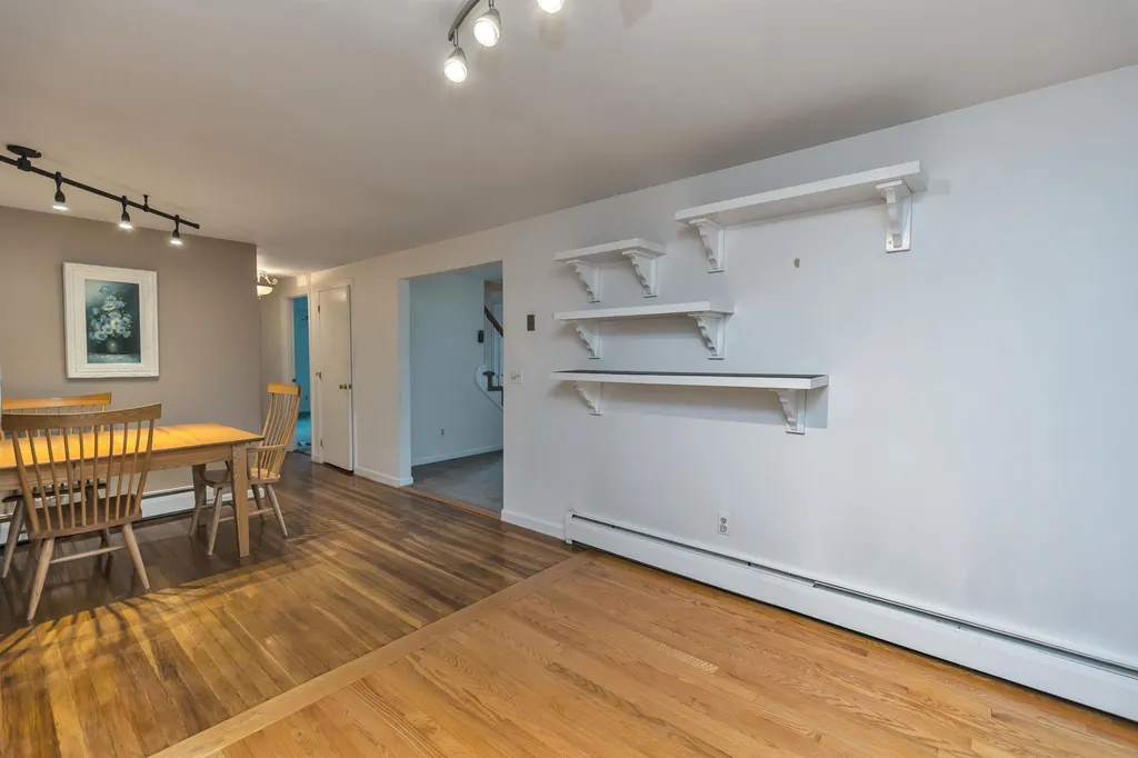 28 Jo Ellen Drive Merrimack NH 03054