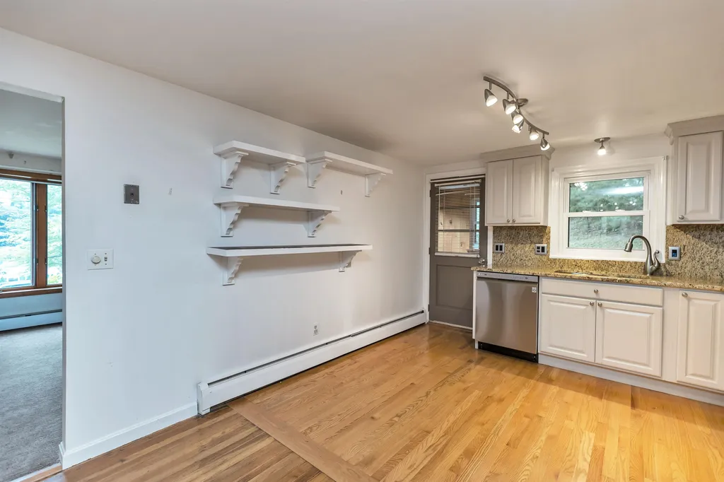 28 Jo Ellen Drive Merrimack NH 03054