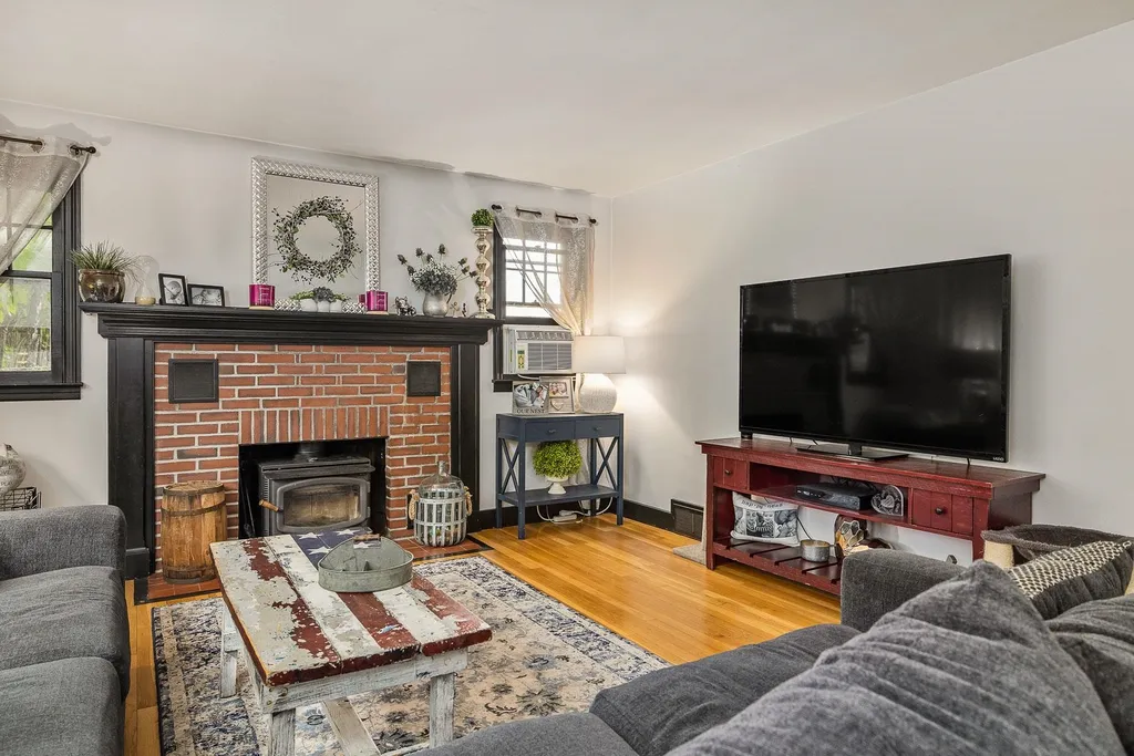 99 Elm Street Epping NH 03042