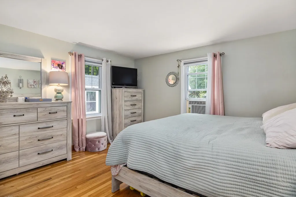 99 Elm Street Epping NH 03042