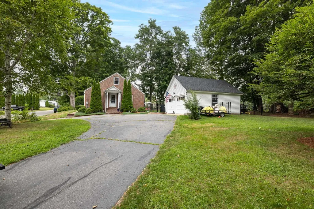 99 Elm Street Epping NH 03042