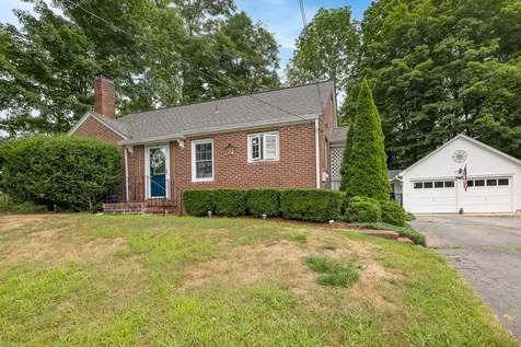 99 Elm Street Epping NH 03042